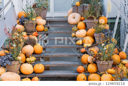 Traditional decorated stairs for Halloween with pumpkins Traditional decorated stairs for Halloween with pumpkins 124659218