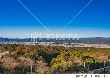 静岡市にある冬の晴れた日の朝の日本平の風景(静岡県) 124661215