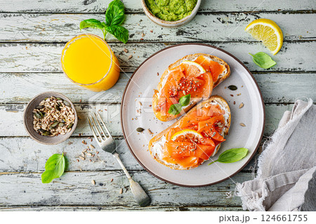 Sandwich with cream cheese and salmon 124661755