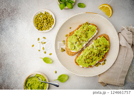 Healthy avocado toast 124661757