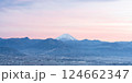 山梨県山梨市　笛吹川フルーツ公園から望む夕暮れの富士山 124662347