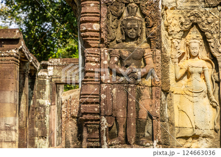 Ancient hindu Banteay Kdei khmer ruined temple columns decorated with warrior dvarapala and women apsara figure, Angkor Archaeological Park, Siem Reap, Cambodia 124663036