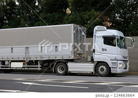 トレーラートラック トレーラートラック 124663664
