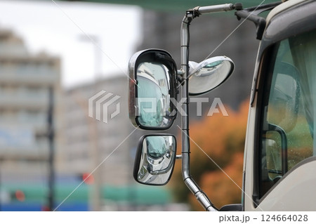 トラックのサイドミラー 124664028