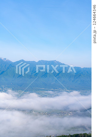 【雲海素材】長峰山から見る初夏の安曇野市の雲海【長野県】 124664346