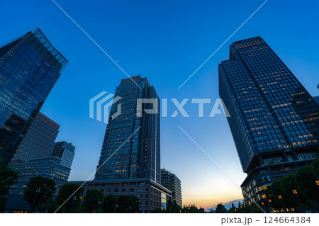 【マジックアワー】東京駅周辺のマジックアワーの風景【東京都】 124664384