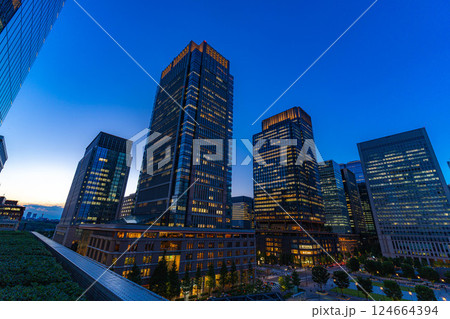 【マジックアワー】東京駅周辺のマジックアワーの風景【東京都】 【マジックアワー】東京駅周辺のマジックアワーの風景【東京都】 124664394