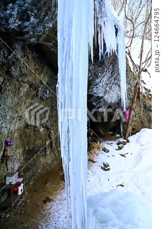 たろし滝のツララ 124664795
