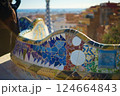 グエル公園にあるベンチのモザイク画 124664843