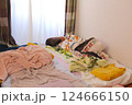 敷きっぱなしの布団 124666150