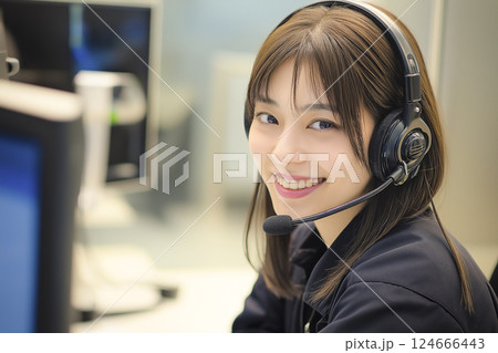 笑顔のオペレーターの女性「AI生成画像」 笑顔のオペレーターの女性「AI生成画像」 124666443