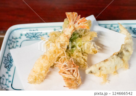 おいしい天ぷら盛り合わせ おいしい天ぷら盛り合わせ 124666542