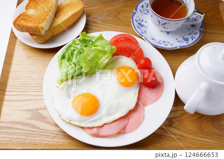 ハムエッグ朝食 ハムエッグ朝食 124666653