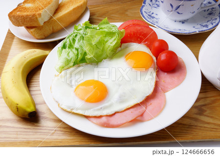 ハムエッグ朝食 124666656