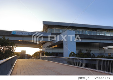 六甲ライナーのアイランド北口駅 跨線橋からの風景 六甲ライナーのアイランド北口駅 跨線橋からの風景 124666775