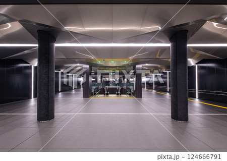 大阪メトロ 夢洲駅のコンコース 大阪メトロ 夢洲駅のコンコース 124666791