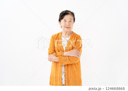 シニア女性　ポートレート 124668668