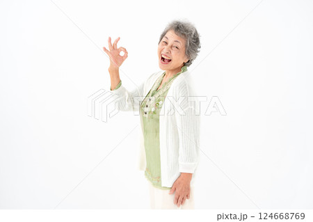 シニア女性 ポートレート OK シニア女性 ポートレート OK 124668769