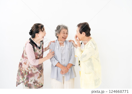 シニア女性　おしゃべり　仲良し 124668771