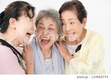 シニア女性　おしゃべり　仲良し 124668774