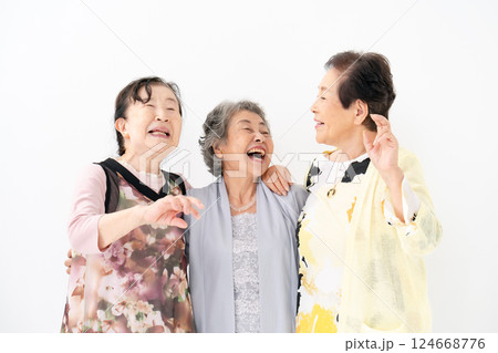 シニア女性　おしゃべり　仲良し 124668776