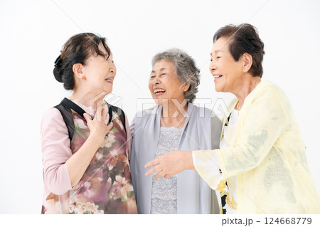 シニア女性 おしゃべり 仲良し シニア女性 おしゃべり 仲良し 124668779