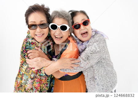 シニア女性 ファンキー シニア女性 ファンキー 124668832