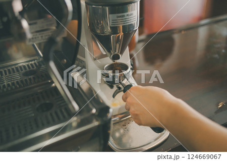 coffee shop 124669067