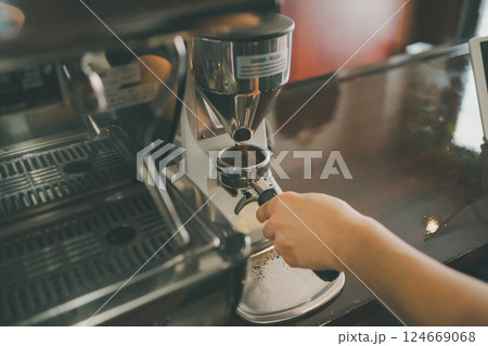 coffee shop coffee shop 124669068