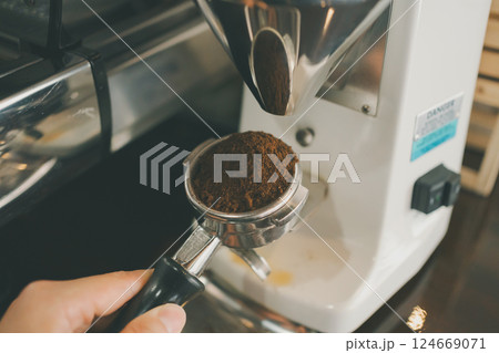 coffee shop 124669071