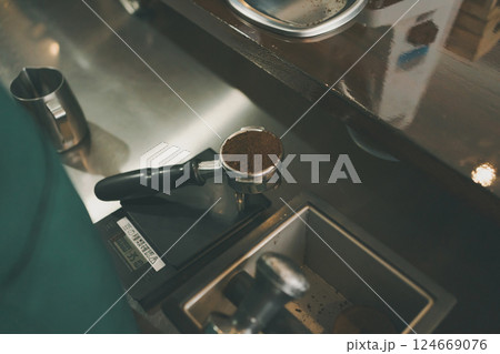 coffee shop 124669076