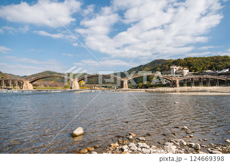 【錦帯橋と錦川】 124669398
