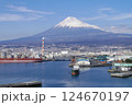 静岡県富士市 港と富士山 124670197
