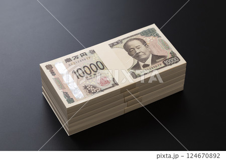 黒背景に500万円 124670892