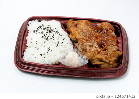弁当、お弁当、コンビニ、スーパー、お米、ご飯、肉、プラスチック容器、昼食、ごはん、白米、ランチ 弁当、お弁当、コンビニ、スーパー、お米、ご飯、肉、プラスチック容器、昼食、ごはん、白米、ランチ 124671412