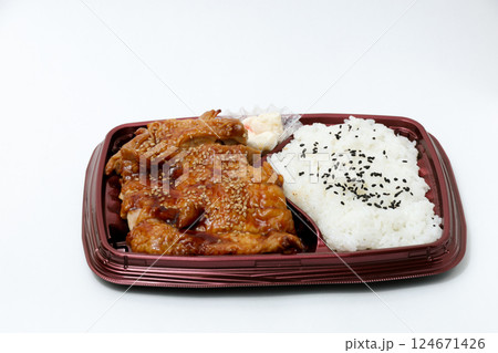弁当、お弁当、コンビニ、スーパー、お米、ご飯、肉、プラスチック容器、昼食、ごはん、白米、ランチ 弁当、お弁当、コンビニ、スーパー、お米、ご飯、肉、プラスチック容器、昼食、ごはん、白米、ランチ 124671426