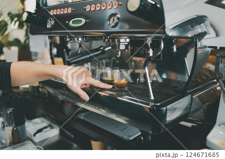 coffee shop coffee shop 124671685