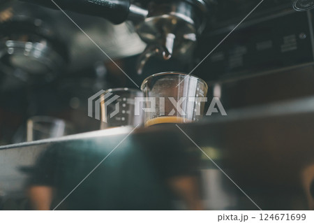 coffee shop 124671699