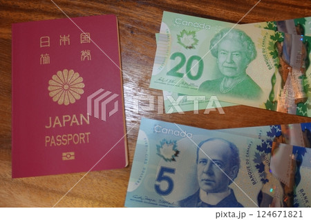 カナダドル紙幣　20ドル　5ドル　 124671821