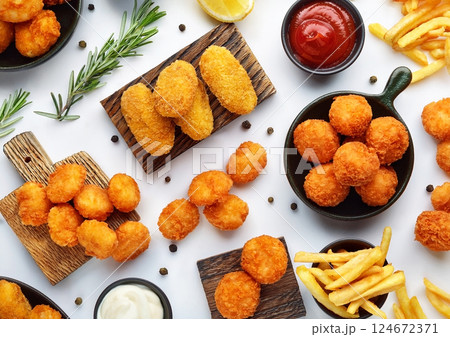 揚げ物とハーブ 揚げ物とハーブ 124672371