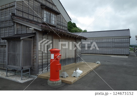 鰊御殿とポストのある風景_寿都 124673152
