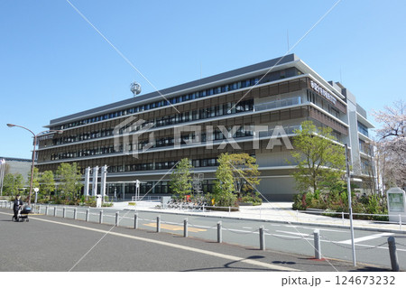 東京都の国分寺市役所の新庁舎 124673232