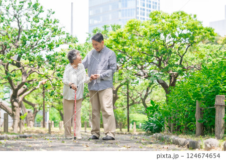 親子 ポートレート 全身 親子 ポートレート 全身 124674654