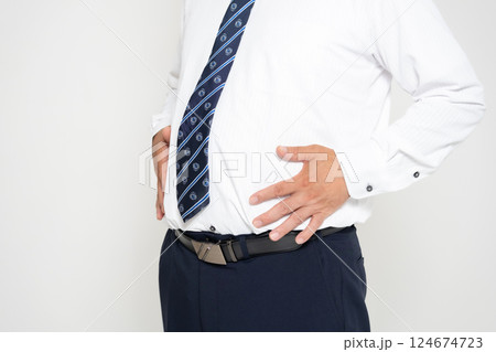 ビジネスマン　内臓脂肪　肥満 124674723