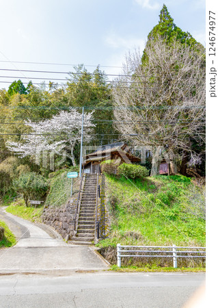 【三日原観音堂】熊本県人吉市　全体 124674977