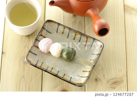 お茶と三色団子 お茶と三色団子 124677287