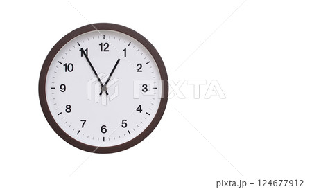 A simple round wall clock with a dark brown frame and a white face displaying 00:55/12:55. Isolated on a white background, perfect for time-related concepts, deadlines, and schedule themes. 124677912