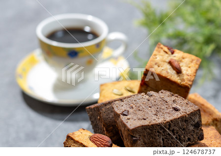 コーヒーとスコーン　コーヒーブレイク 124678737