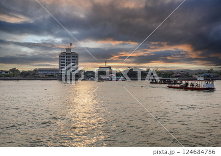 View of Ferry atmosphere at Nonthaburi port, focus selective 124684786