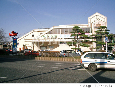 青い森鉄道の三沢駅の旧正面口（現：東口）（青森県三沢市） 124684913